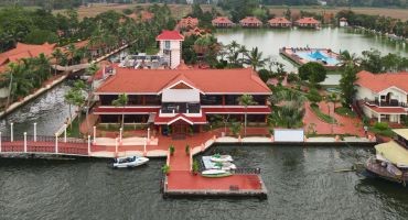 Sterling Lake Palace Alleppey